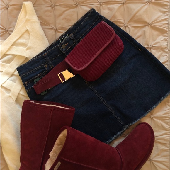 Handbags - FREE with Purchase!Closet clear out!❤️NWTCorduroystyleFannypack